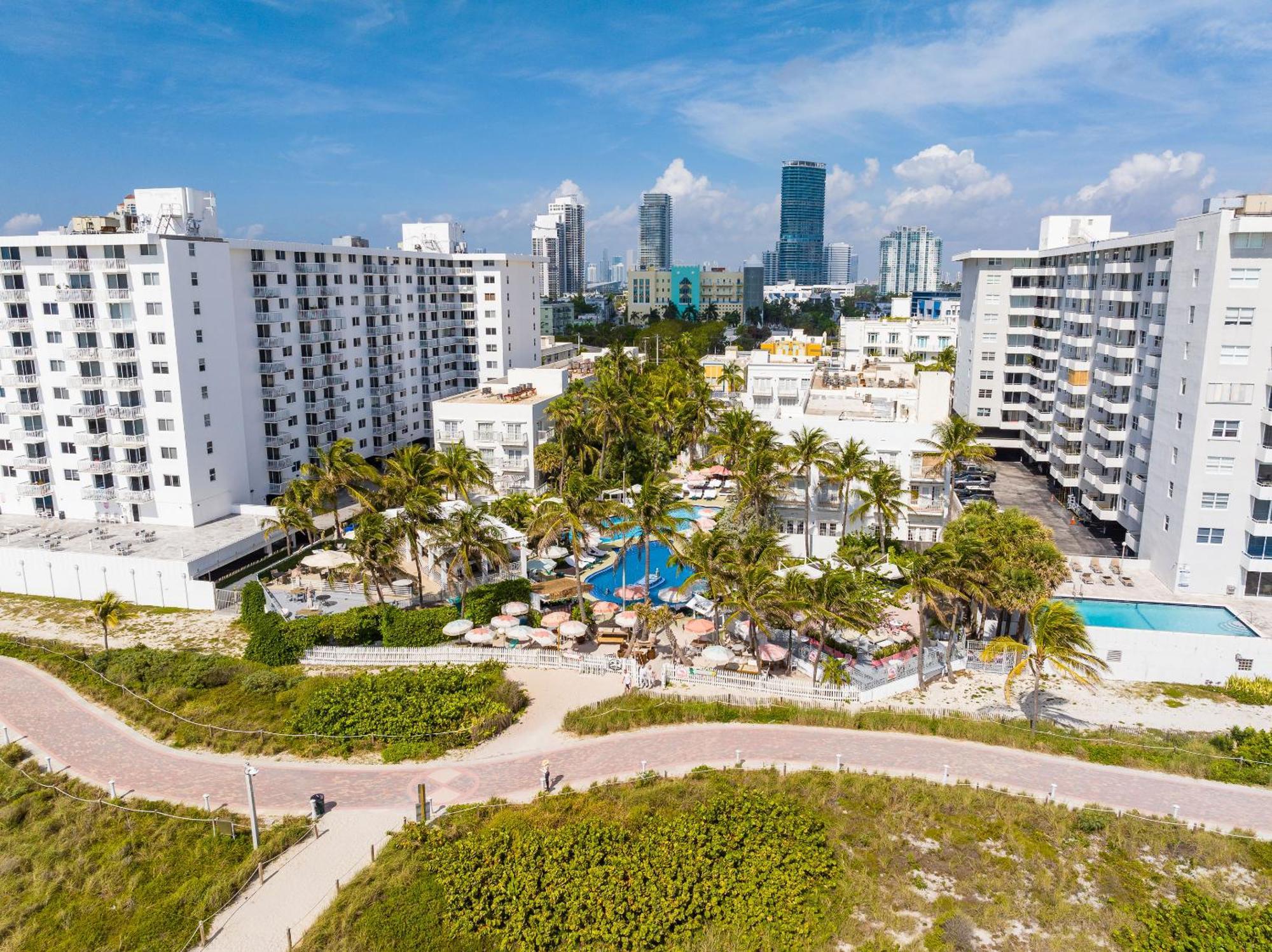 The Savoy Hotel & Beach Club Miami Beach Bagian luar foto